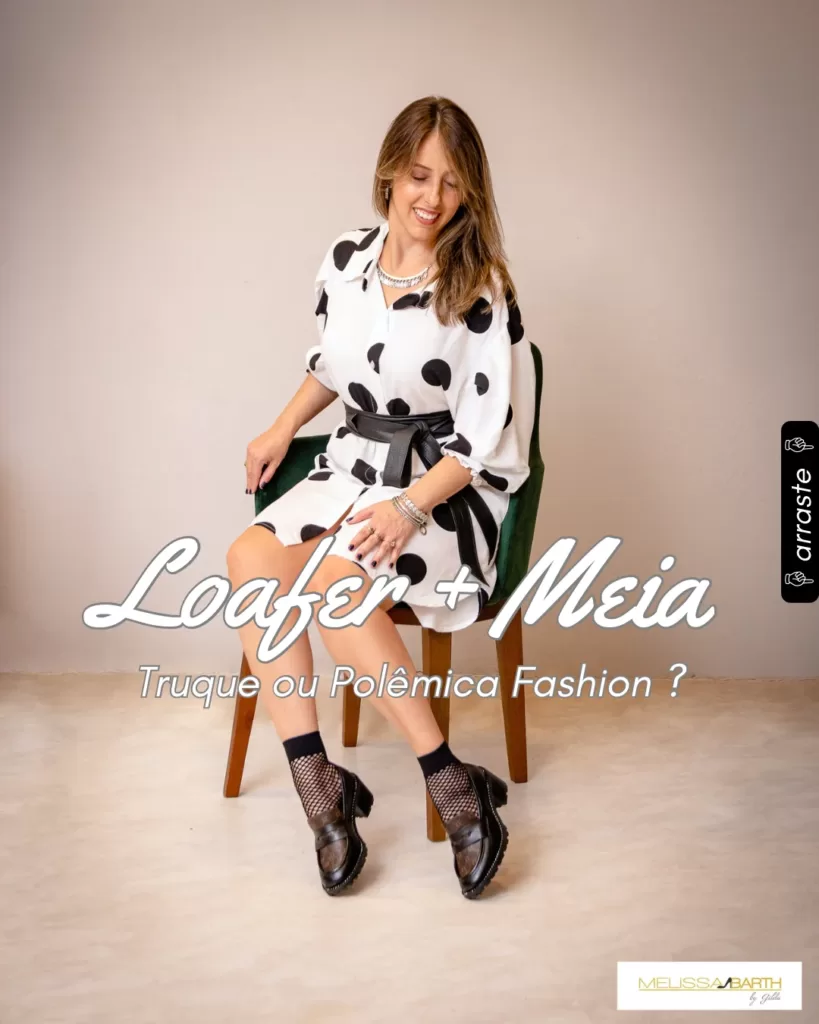 Melissa Barth usando um vestido combinando estampa, meia e calçado luz da lua